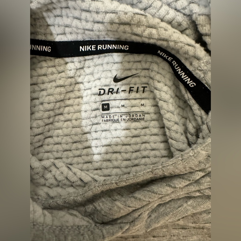 Nike - Picture 3 of 5